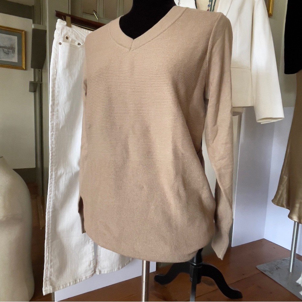 Tan V-Neck Sweater by Karen Scott Size: Small NWT!! 🤎 - Picture 3 of 16